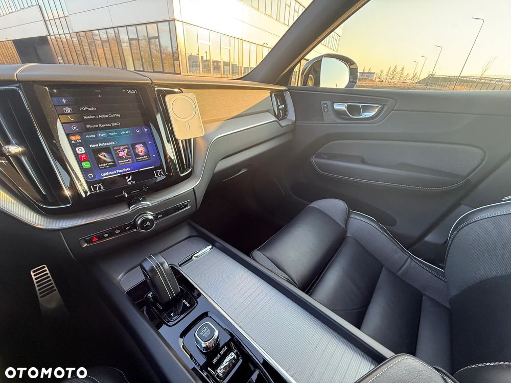 Volvo XC 60 D4 AWD R-Design - 9