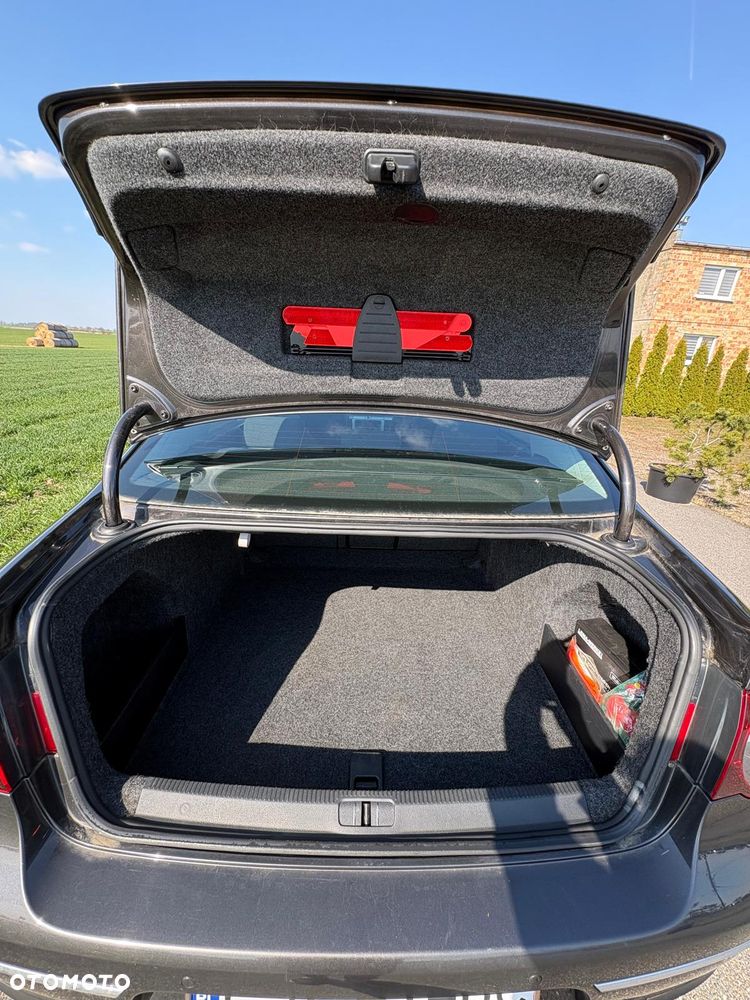 Volkswagen Passat 1.8 TSI Comfortline - 8