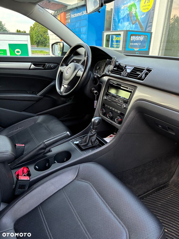 Volkswagen Passat - 12