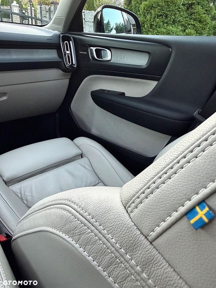 Volvo XC 40 B3 Ultimate Dark - 32