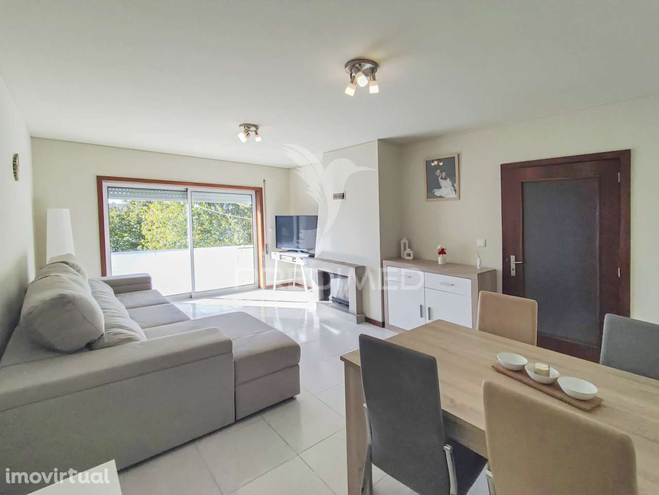 “Oportunidade: T2 em Excelente Estado e Localização Premium” - Grande imagem: 3/19