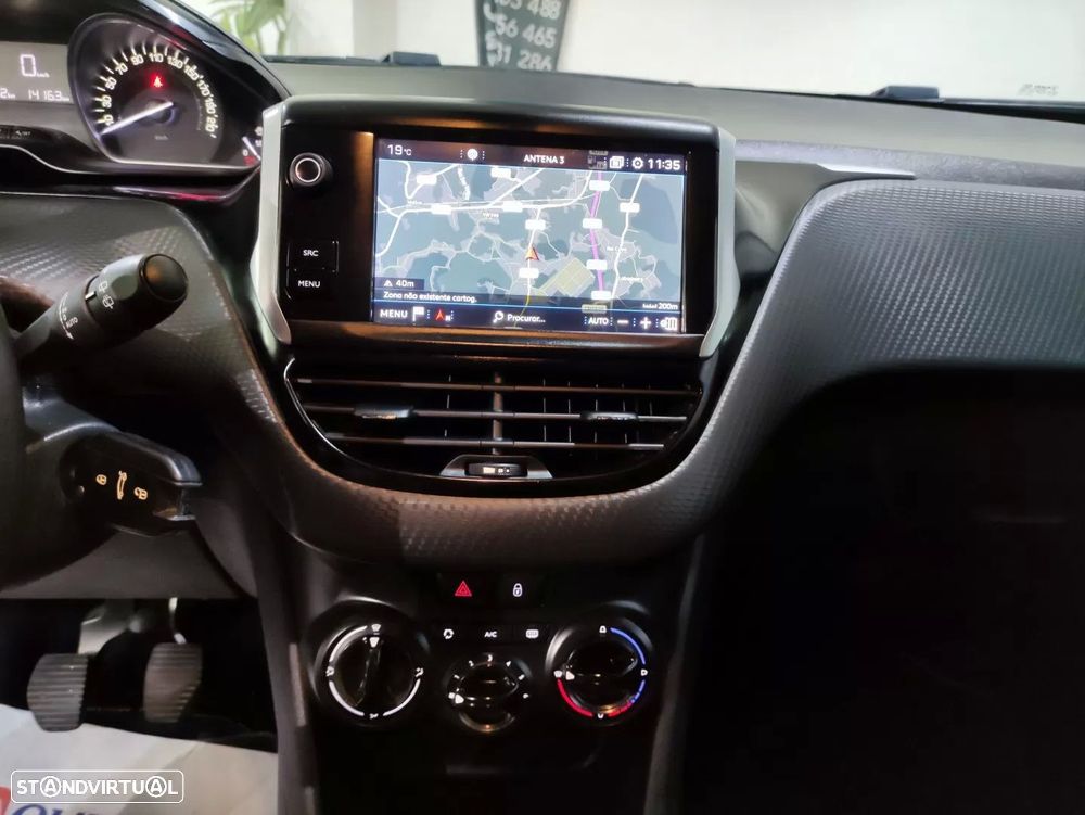 Peugeot 208 1.2 PureTech Signature - 15