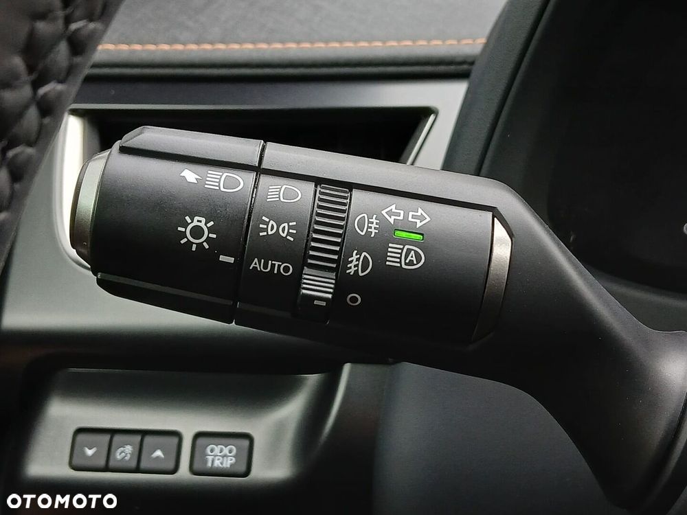 Lexus UX 300h F Sport Design - 35