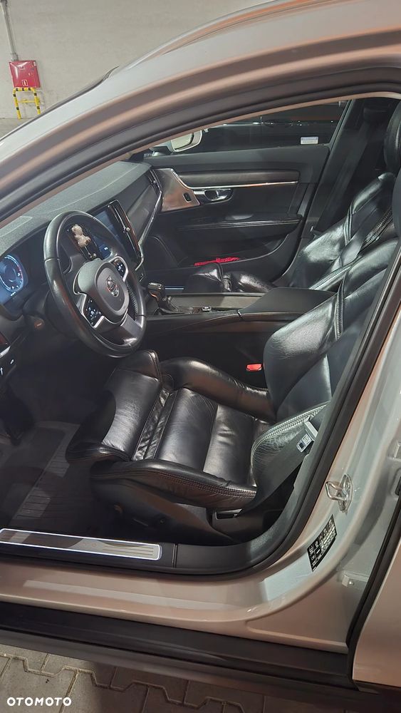 Volvo V90 Cross Country T5 AWD Pro - 24