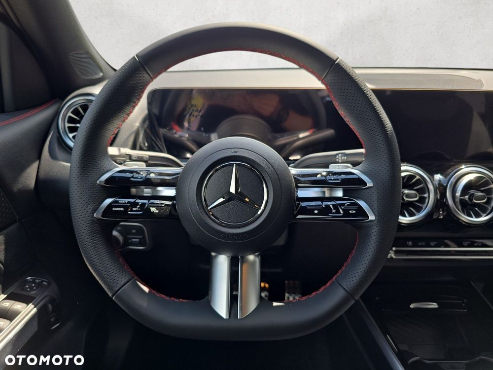 Mercedes-Benz GLB - 14