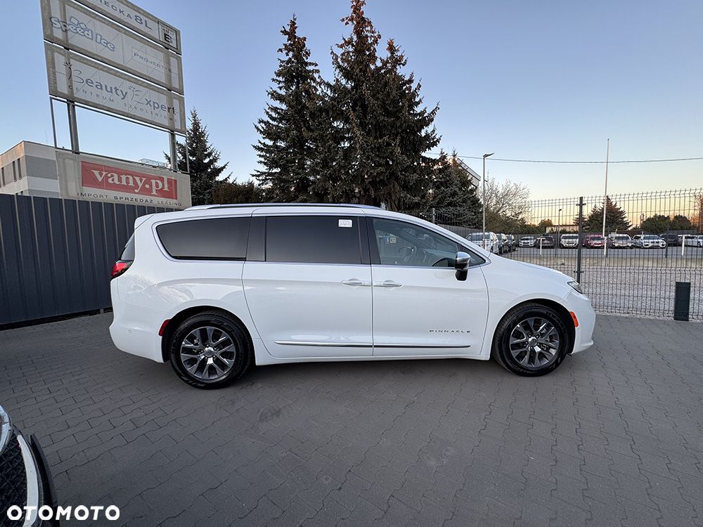 Chrysler Pacifica - 2