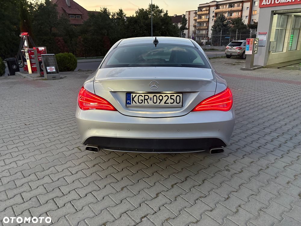 Mercedes-Benz CLA 180 7G-DCT - 4
