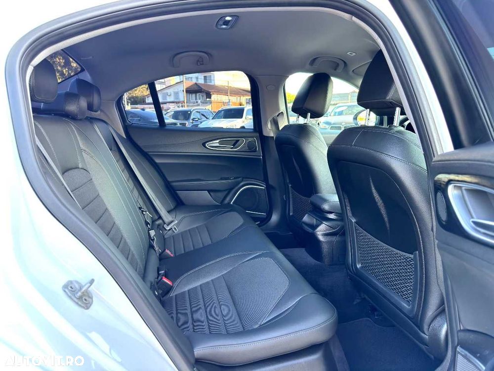 Alfa Romeo Giulia - 17