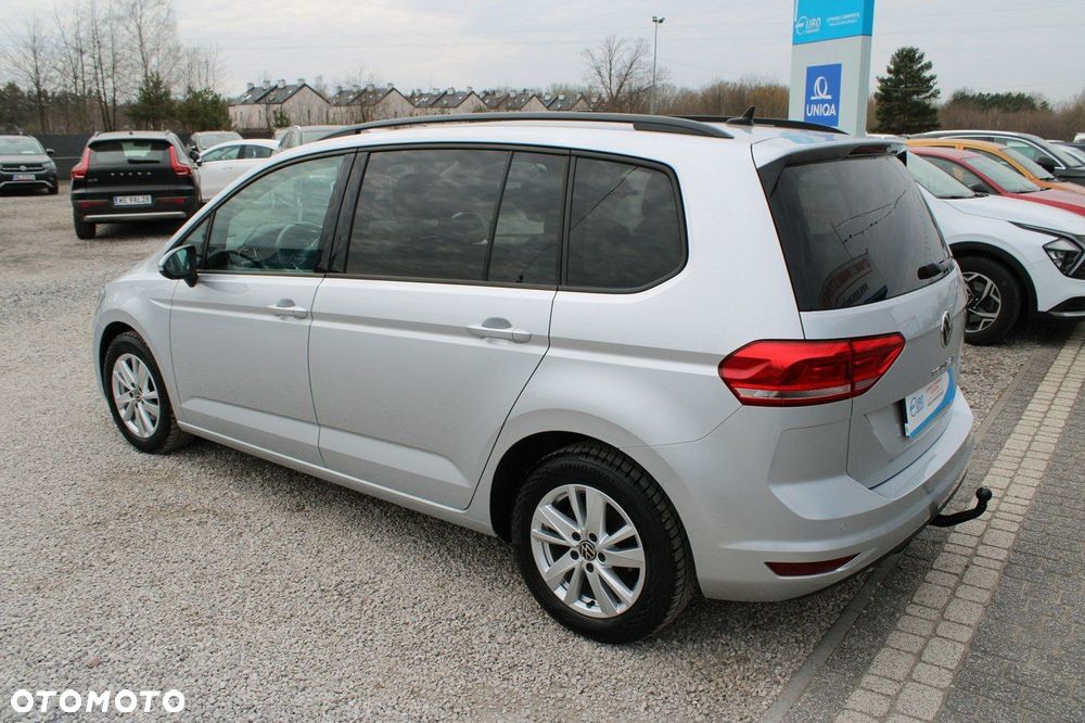 Volkswagen Touran - 10
