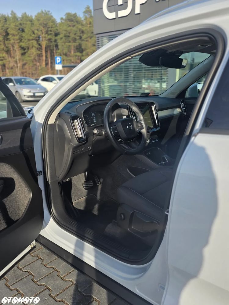 Volvo XC 40 T3 Momentum Pro - 24