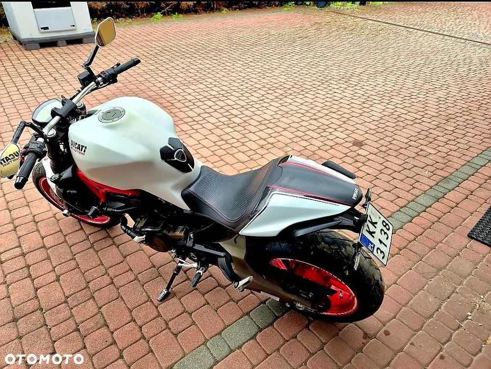 Ducati Monster - 12