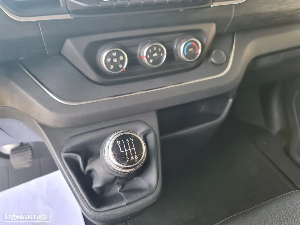 Renault Trafic 2.0 dCi 130cv GPS / CarPlay / Câmara /c/IVA dedutível - 26