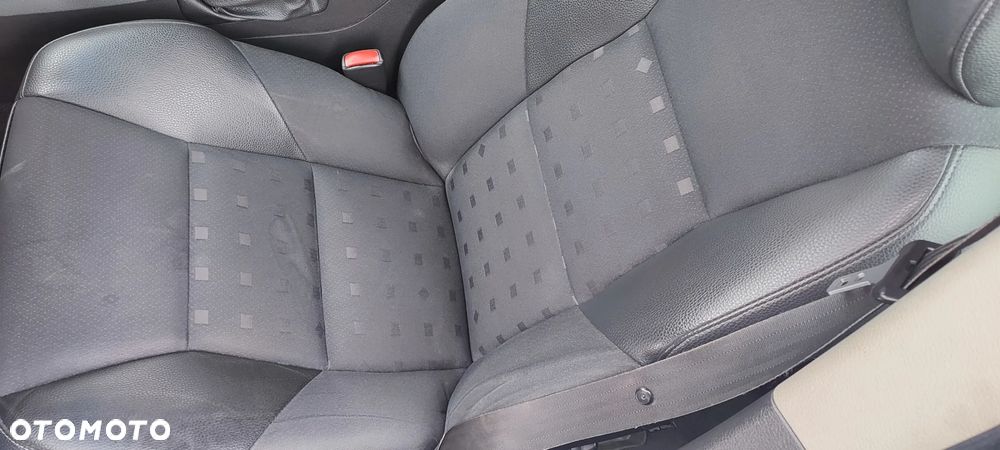 Volvo V70 2.4 Kinetic - 13