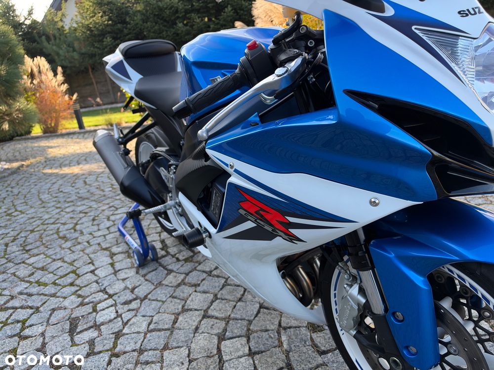 Suzuki GSX-R - 25