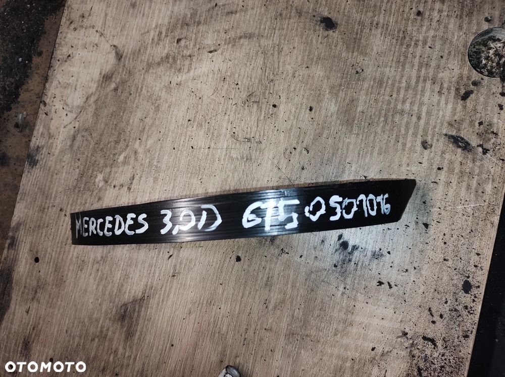 Mercedes 123 beczka 3,0d ślizg - 1