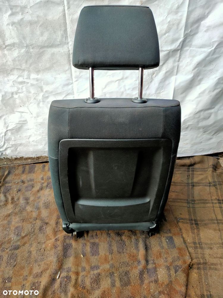 fotel siedzenie prawy przód e87 lift 5drzwi - 8