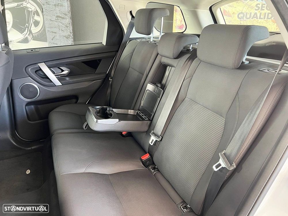 Land Rover Discovery Sport P300e Dynamic SE - 25