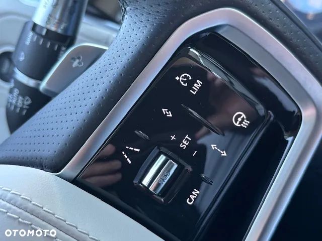 Land Rover Range Rover Velar 2.0 P250 R-Dynamic SE - 35