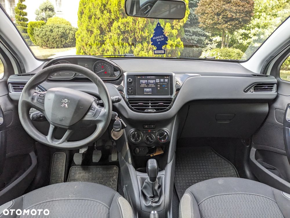 Peugeot 208 - 10