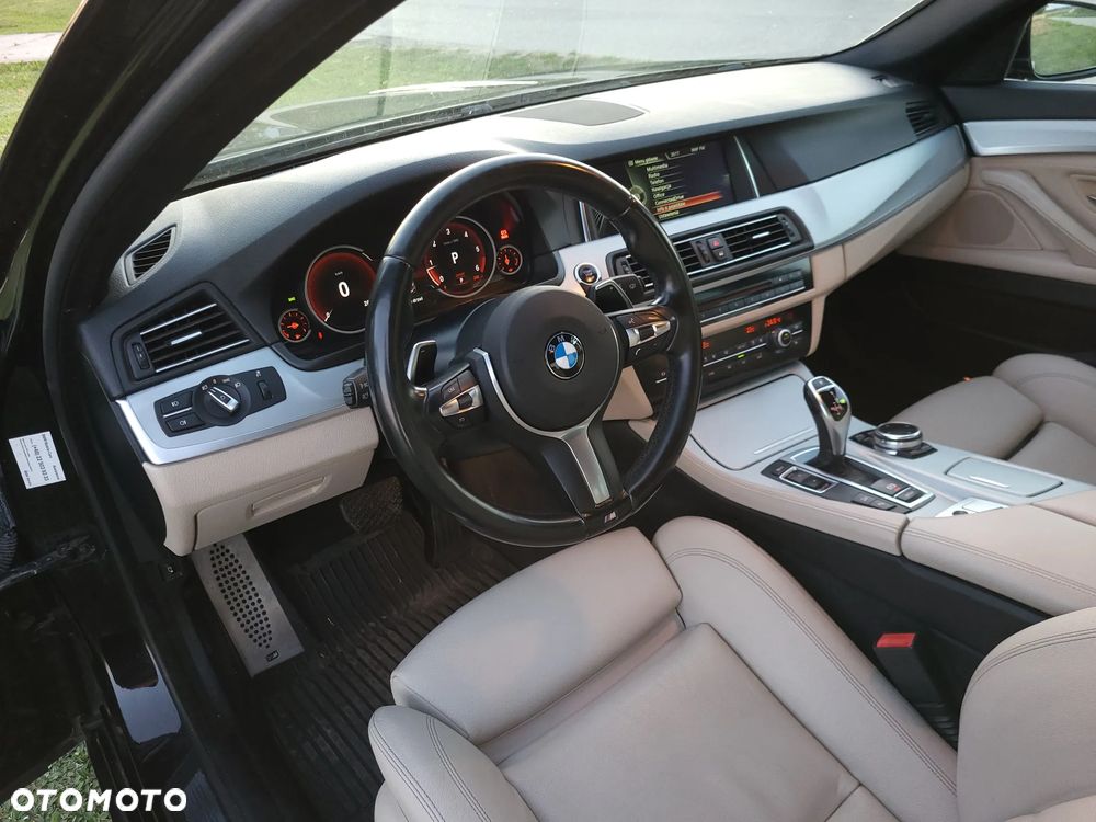 BMW Seria 5 525d xDrive - 29