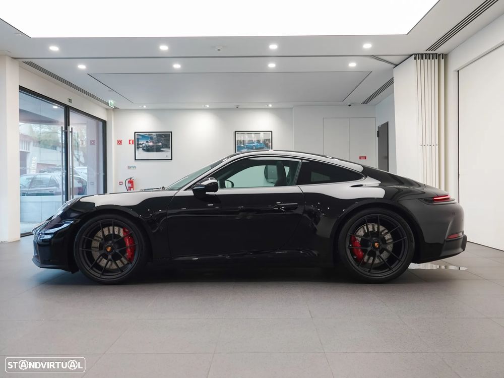 Porsche 911 (992) Carrera GTS - 2