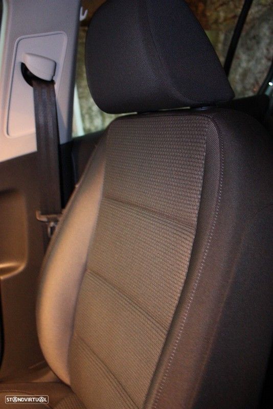 VW Golf 2.0 TDi Confortline - 23