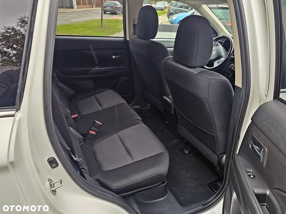 Mitsubishi Outlander 2.0 2WD Invite - 17