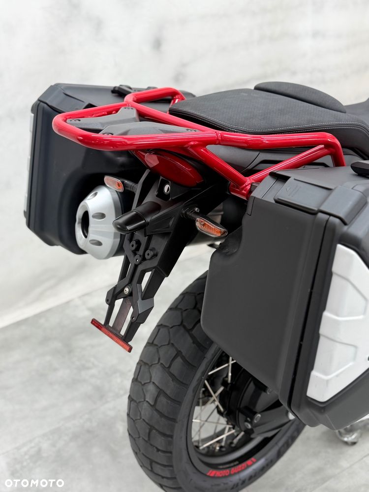 Moto Guzzi V85 - 8