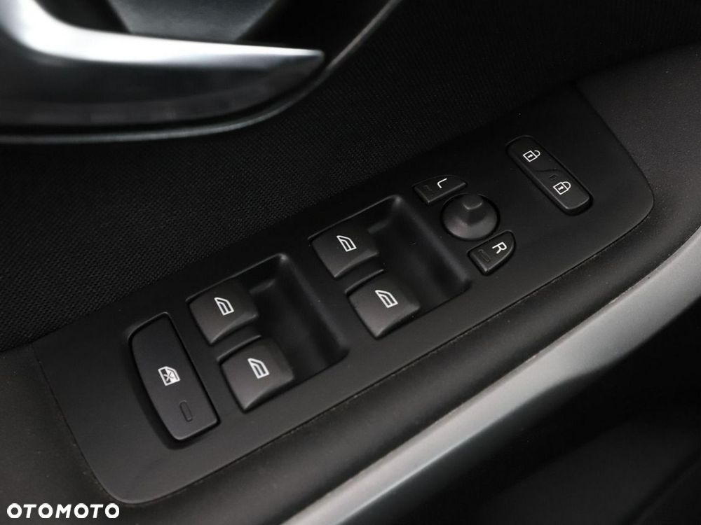 Volvo V40 D2 Kinetic - 31