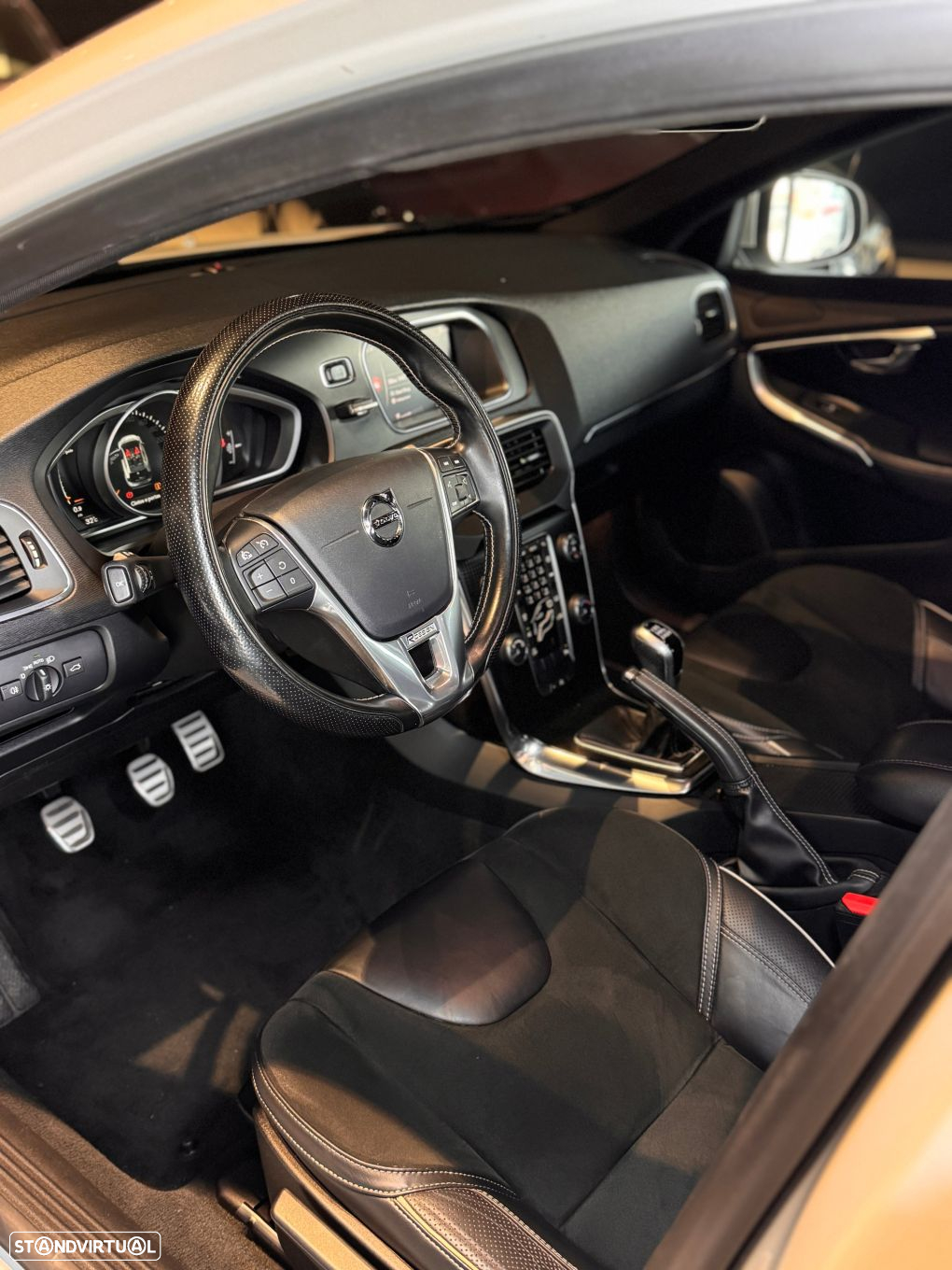Volvo V40 2.0 D2 R-Design - 19