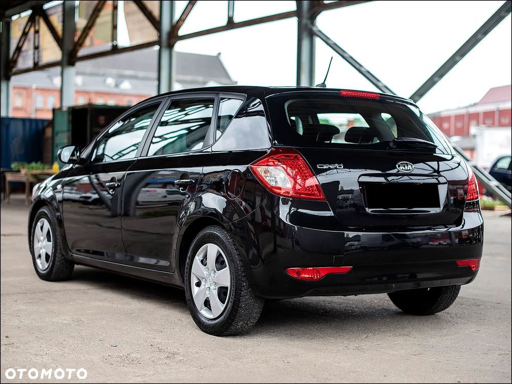 Kia Ceed - 8