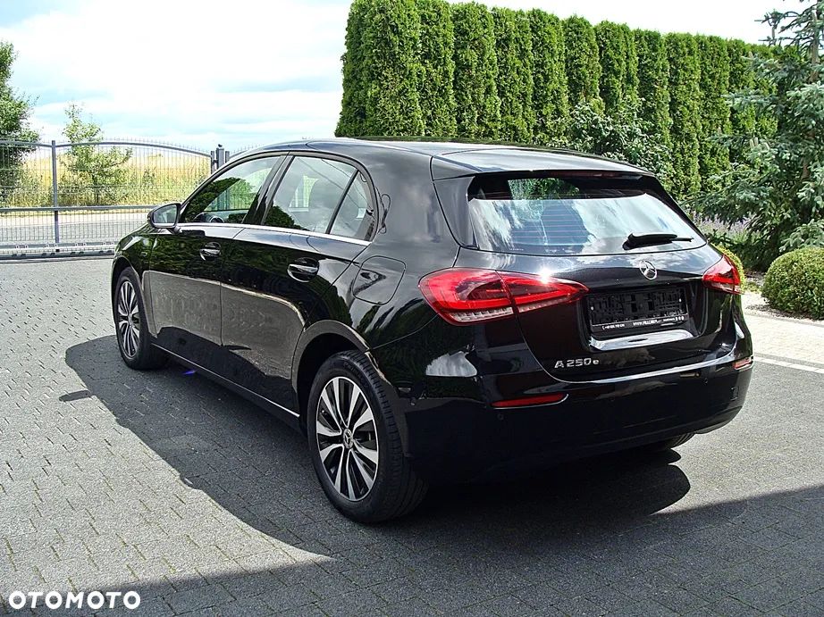 Mercedes-Benz Klasa A 250 e PHEV Progressive 8G-DCT - 7