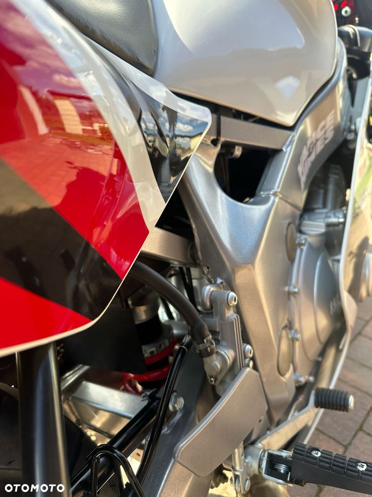 Yamaha FZR - 7