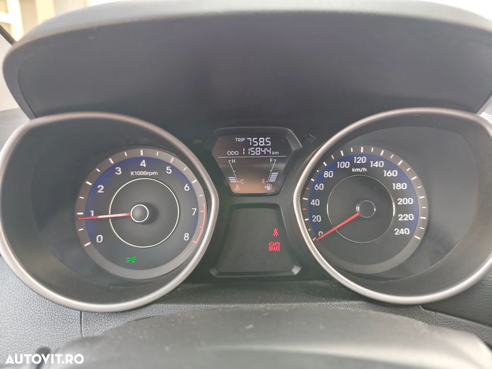 Hyundai Elantra 1.6 MPi - 4