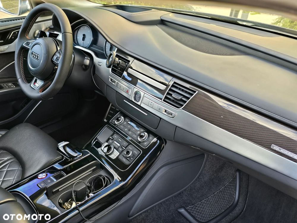 Audi S8 - 25