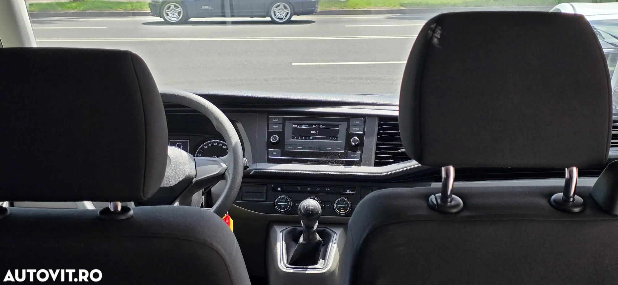 Volkswagen Caravelle - 7
