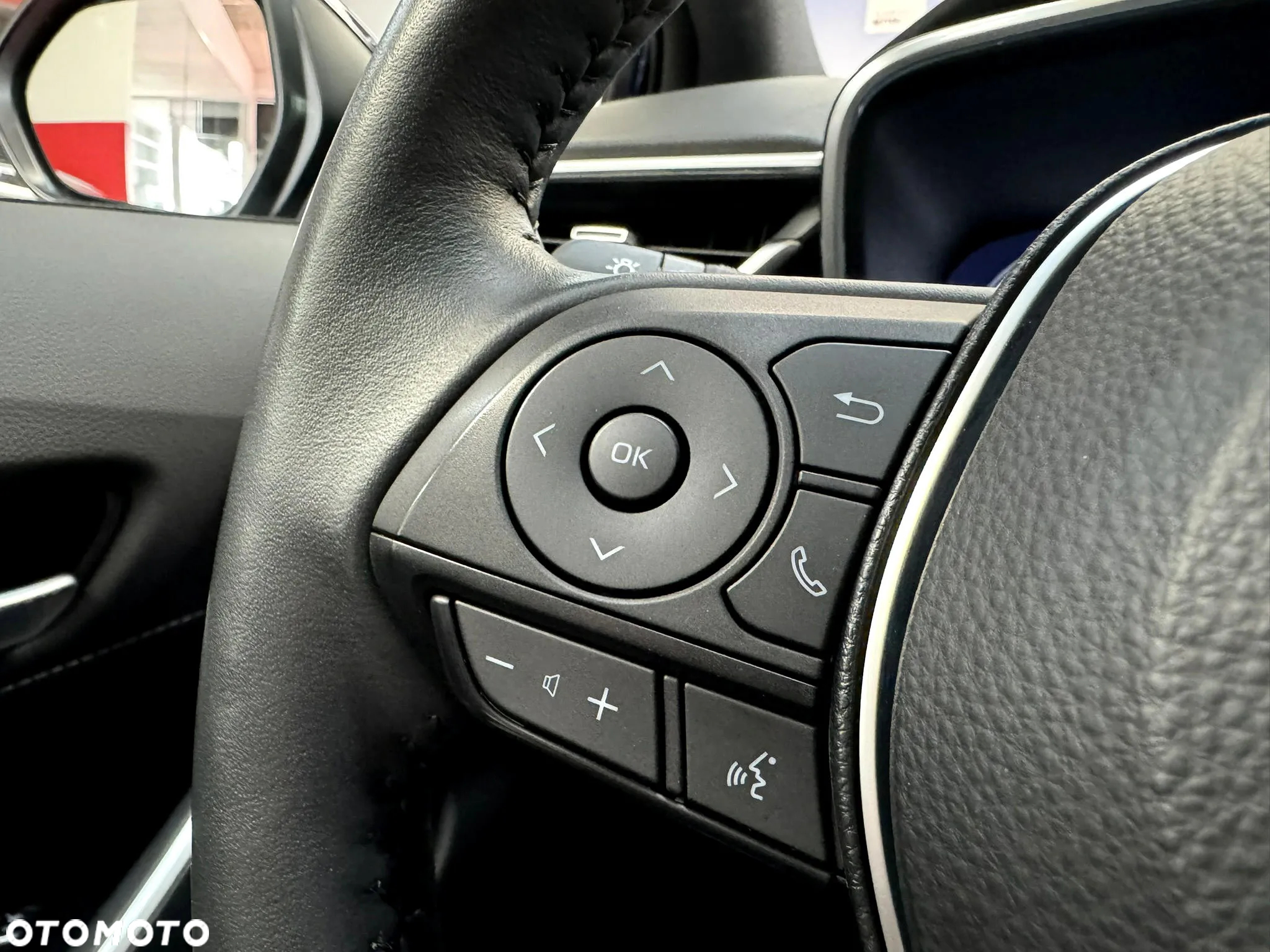 Toyota Corolla 1.8 Hybrid Style - 22