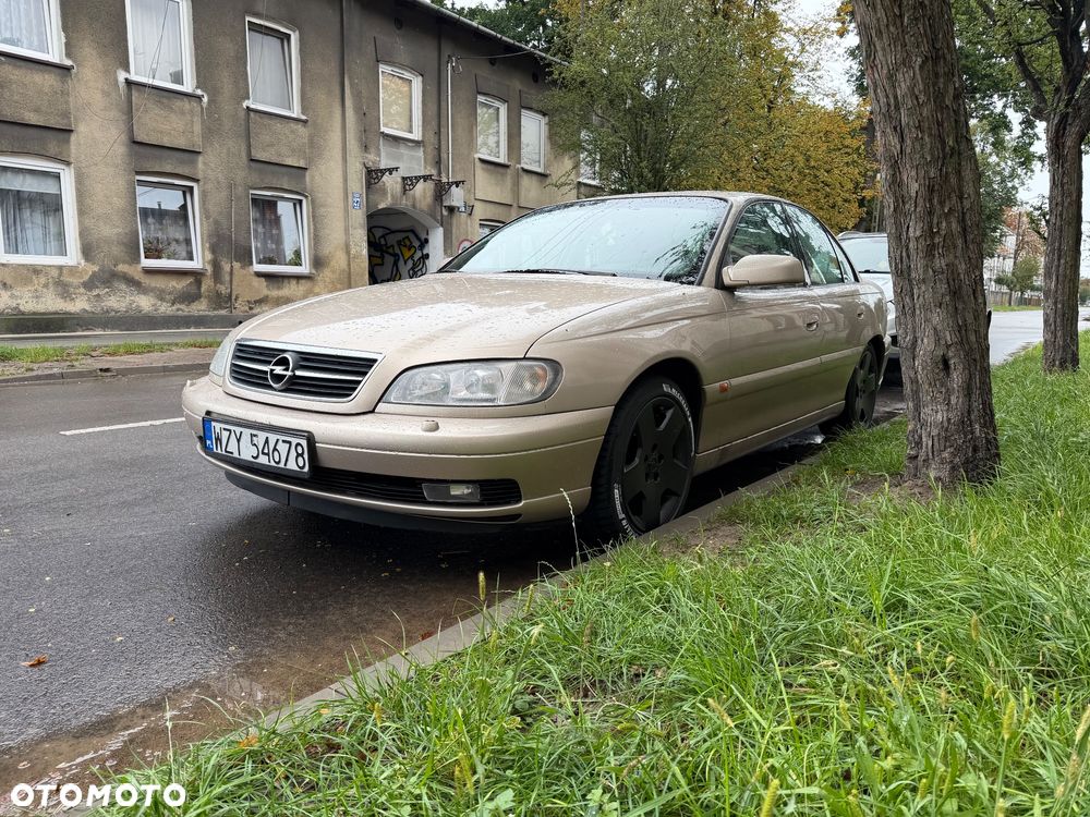 Opel Omega 2.2 Elegance - 1