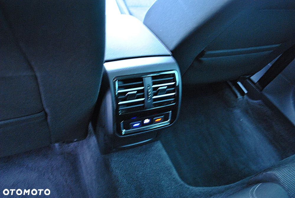 Volkswagen Passat 2.0 TDI SCR DSG Comfortline - 12