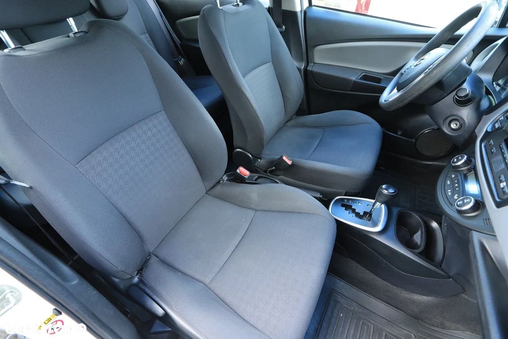 Toyota Yaris Hybrid 100 Active EU6 - 13