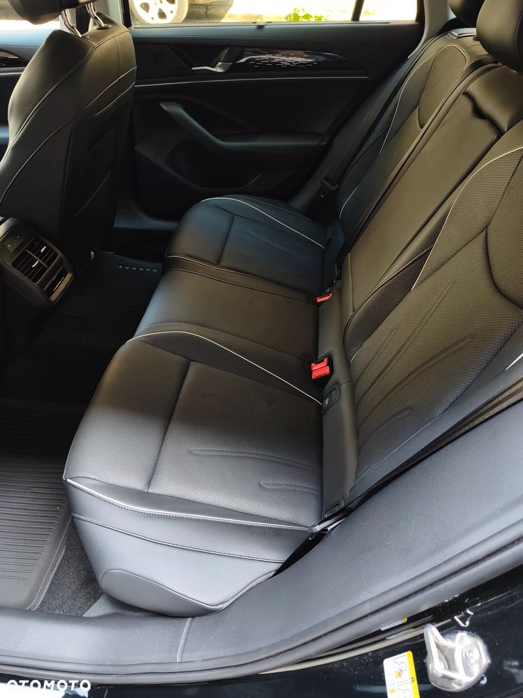 Volkswagen Passat - 14