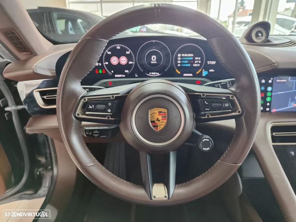Porsche Taycan 4S - 28