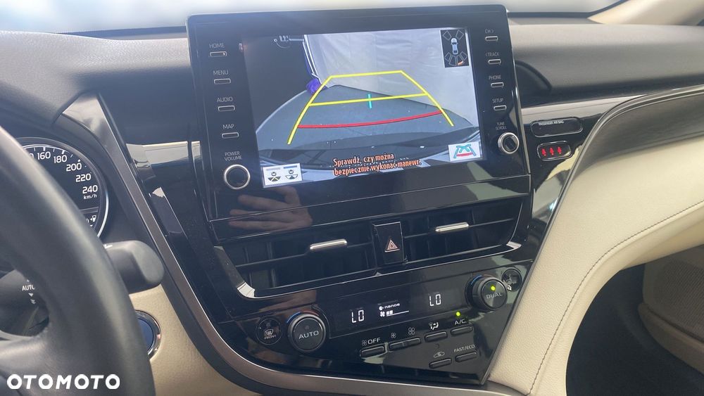 Toyota Camry 2.5 Hybrid Executive CVT - 19