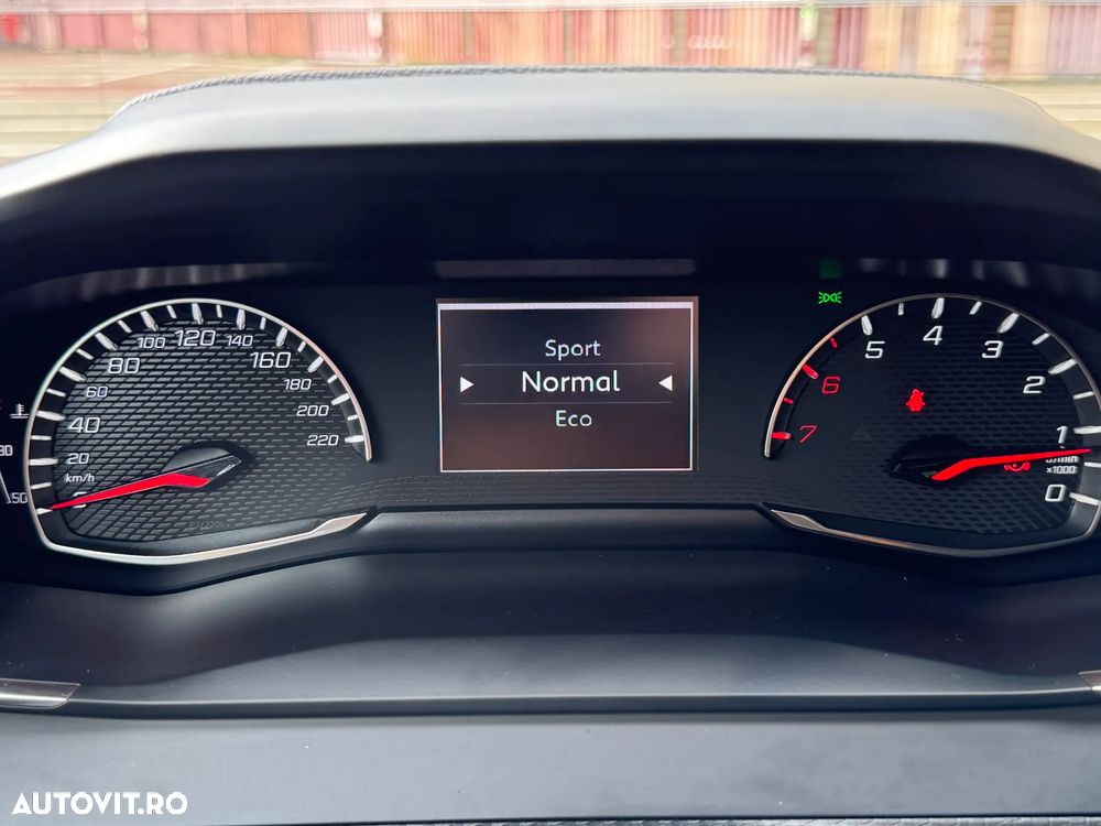 Peugeot 2008 PureTech 130 EAT8 Allure Pack - 27