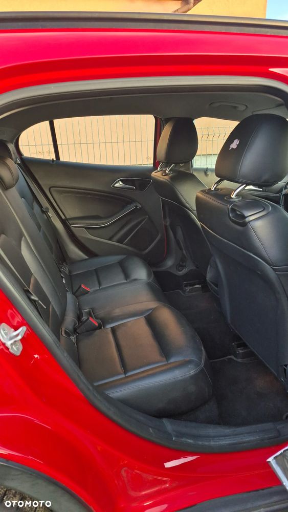 Mercedes-Benz GLA 200 - 12