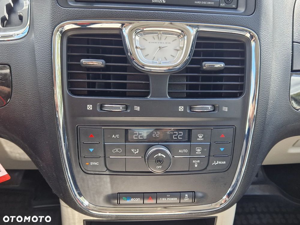 Chrysler Town & Country 3.6 Limited - 22