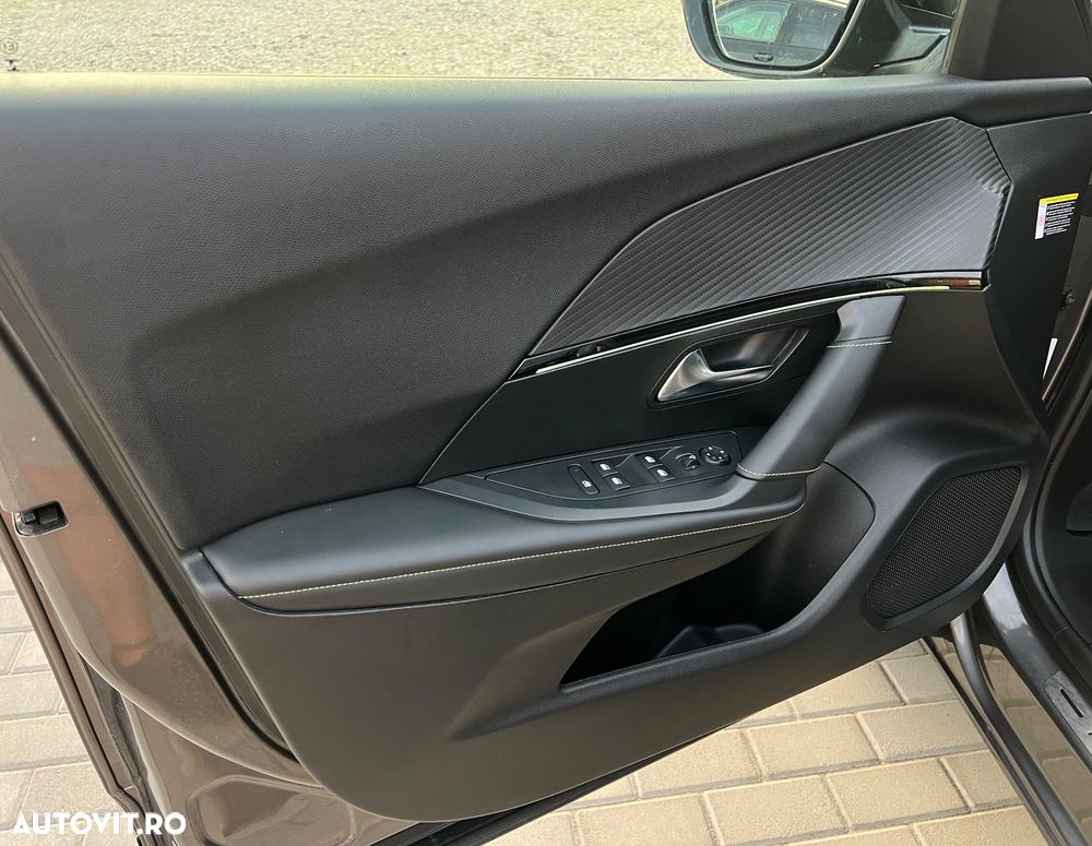 Peugeot 2008 PureTech 130 EAT8 GT Exclusive - 24