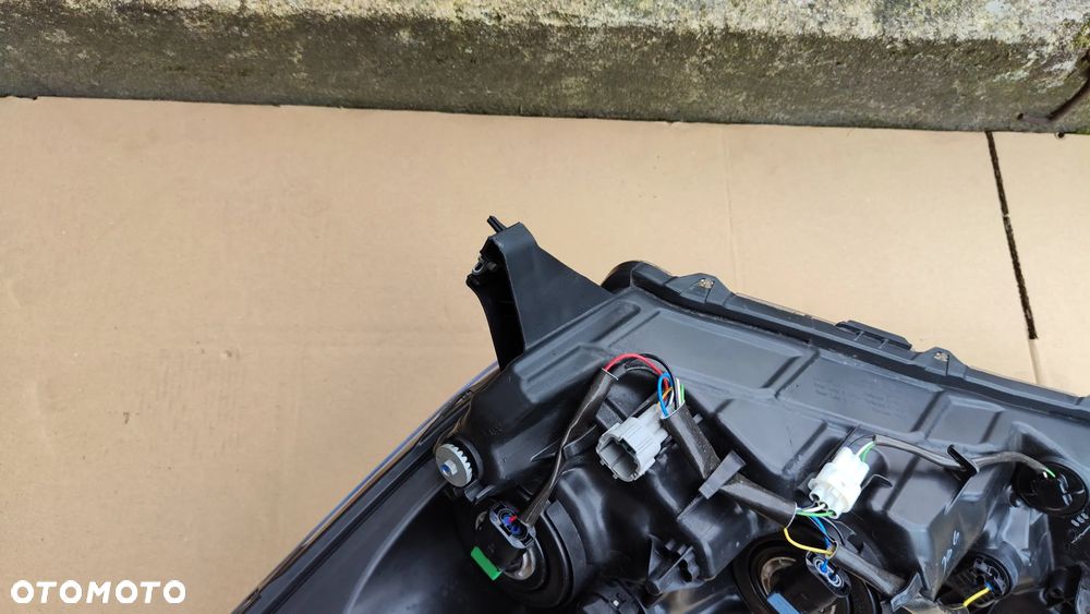 Nissan Micra K14 17- Lampa Prawa Zwykła z LED DRL  Czarny Środek Oryginał Europa - 9