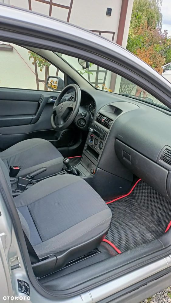 Opel Astra 1.6 - 9