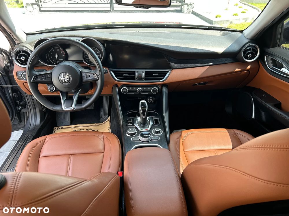 Alfa Romeo Giulia - 16